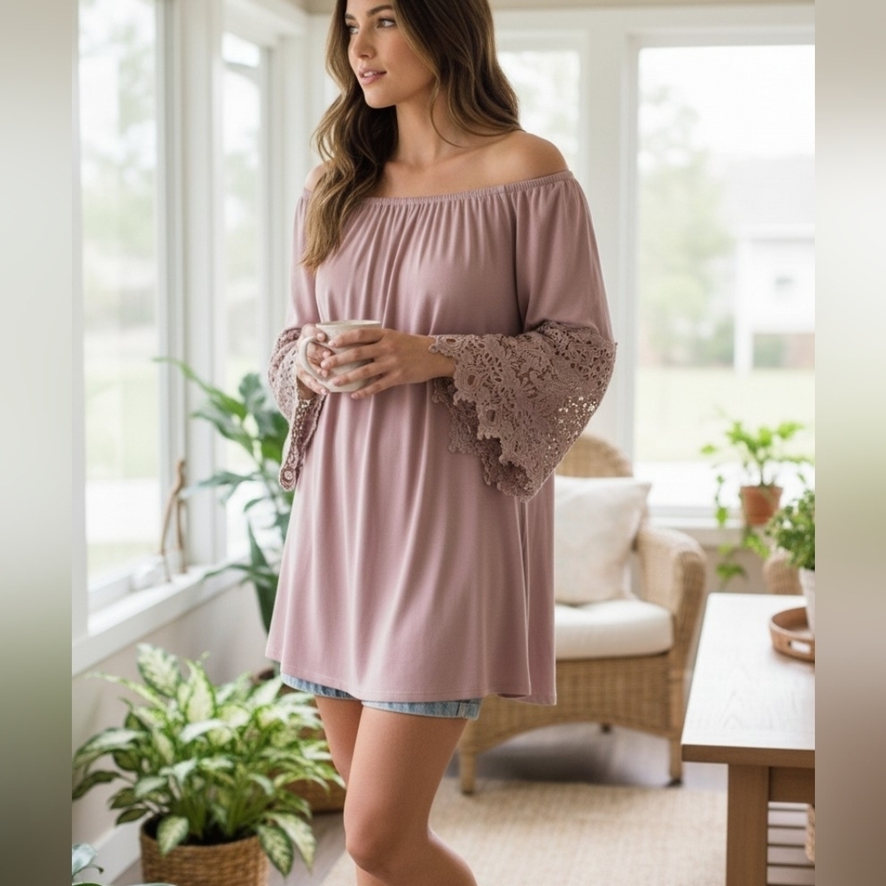 Women's Umgee Mauve Tunic Top with Lace Sleeves, Size M